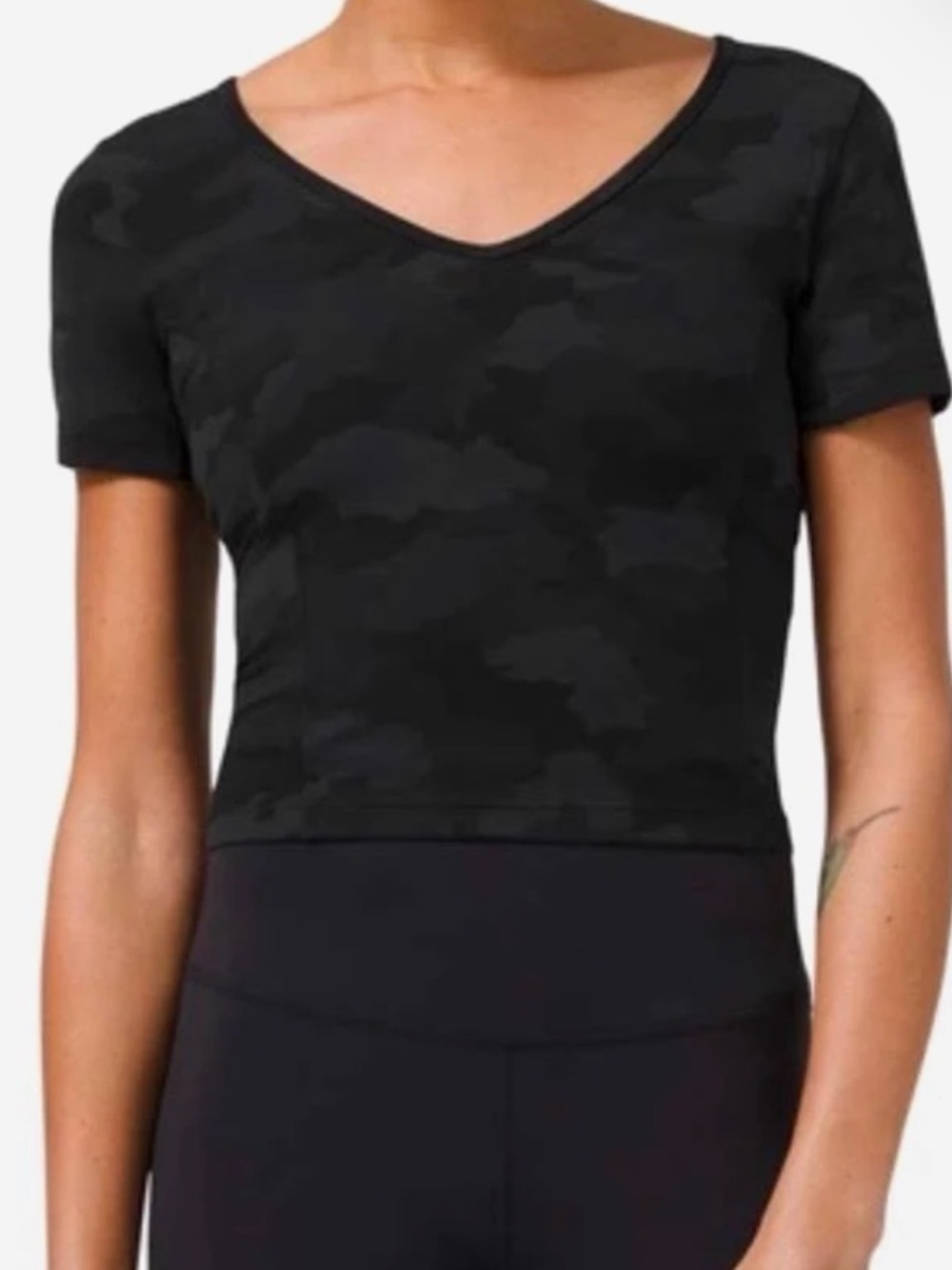 Lululemon Black Camo Crop Top – Size Medium